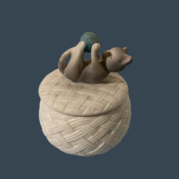 Napco Playful Kitty Cat Kitten With Ball of Yarn Figural Trinket Box - Picture 2 of 8